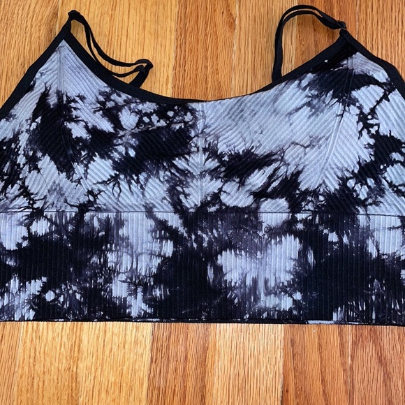 Victoria’s Secret PINK Seamless Lightly Lined Sports Crop - Picture 7 of 8